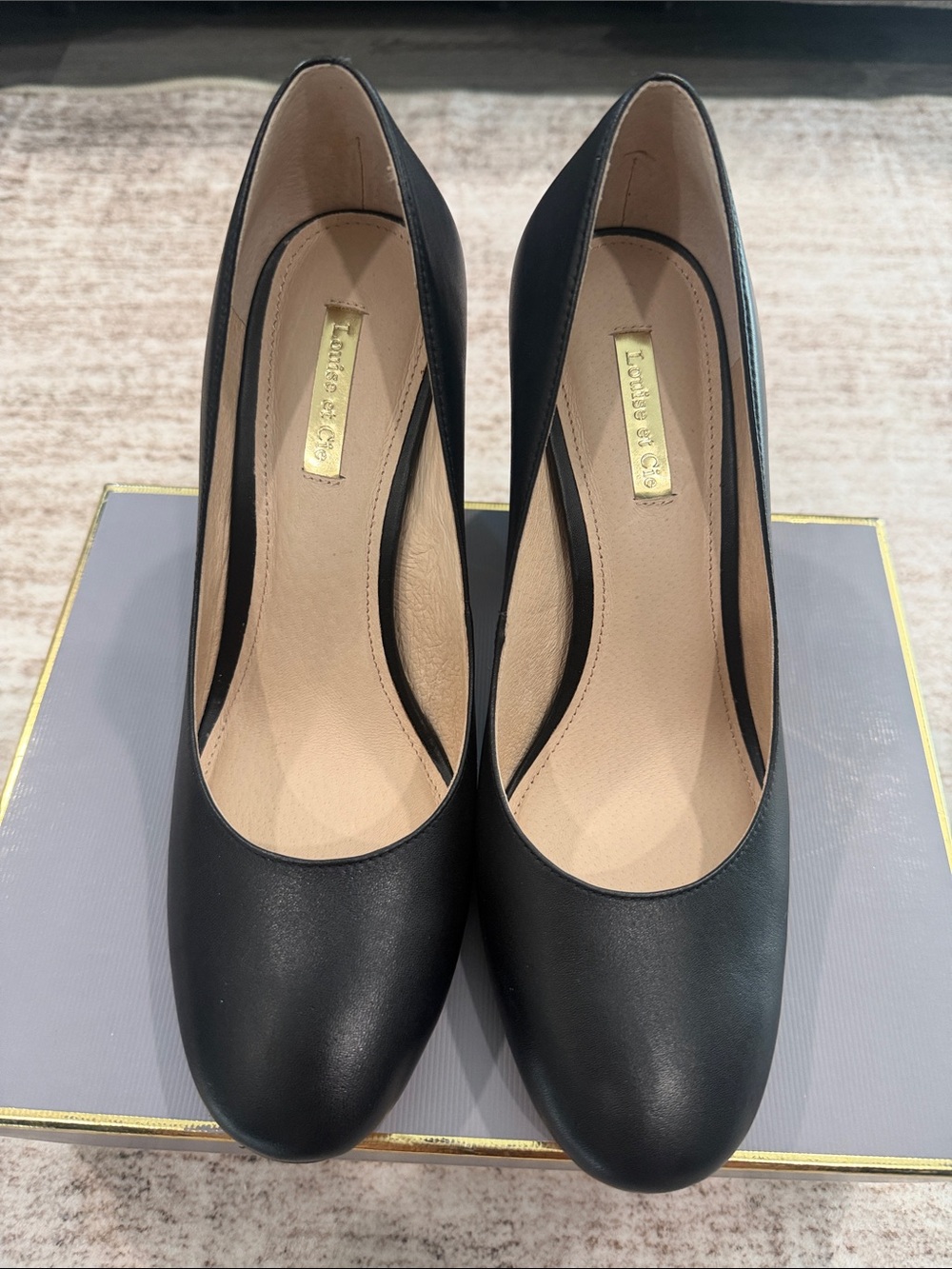 Louise et Cie Black Round-Toe Leather Pumps